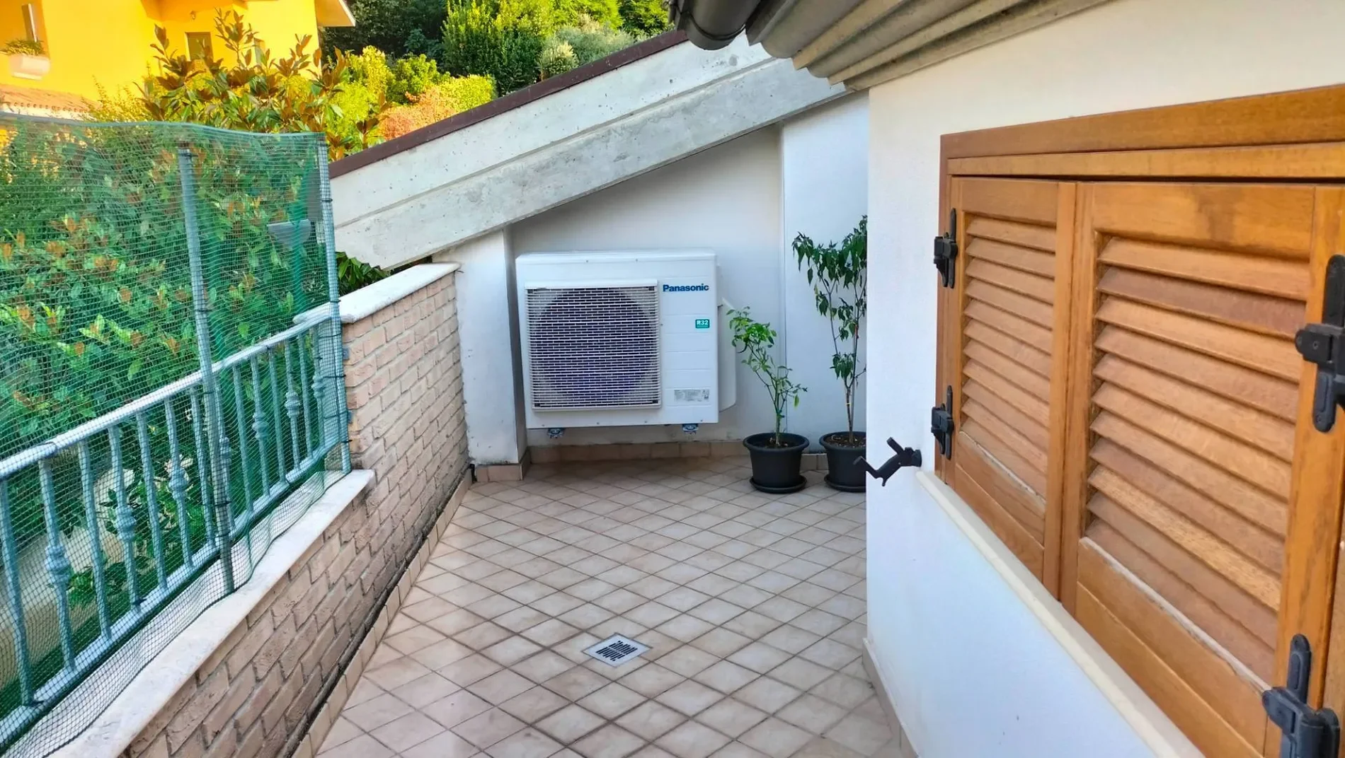 Exterior photo 8