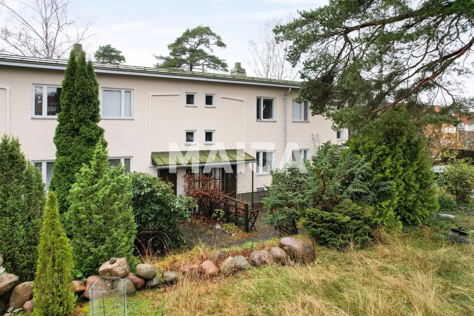 Exterior photo 2