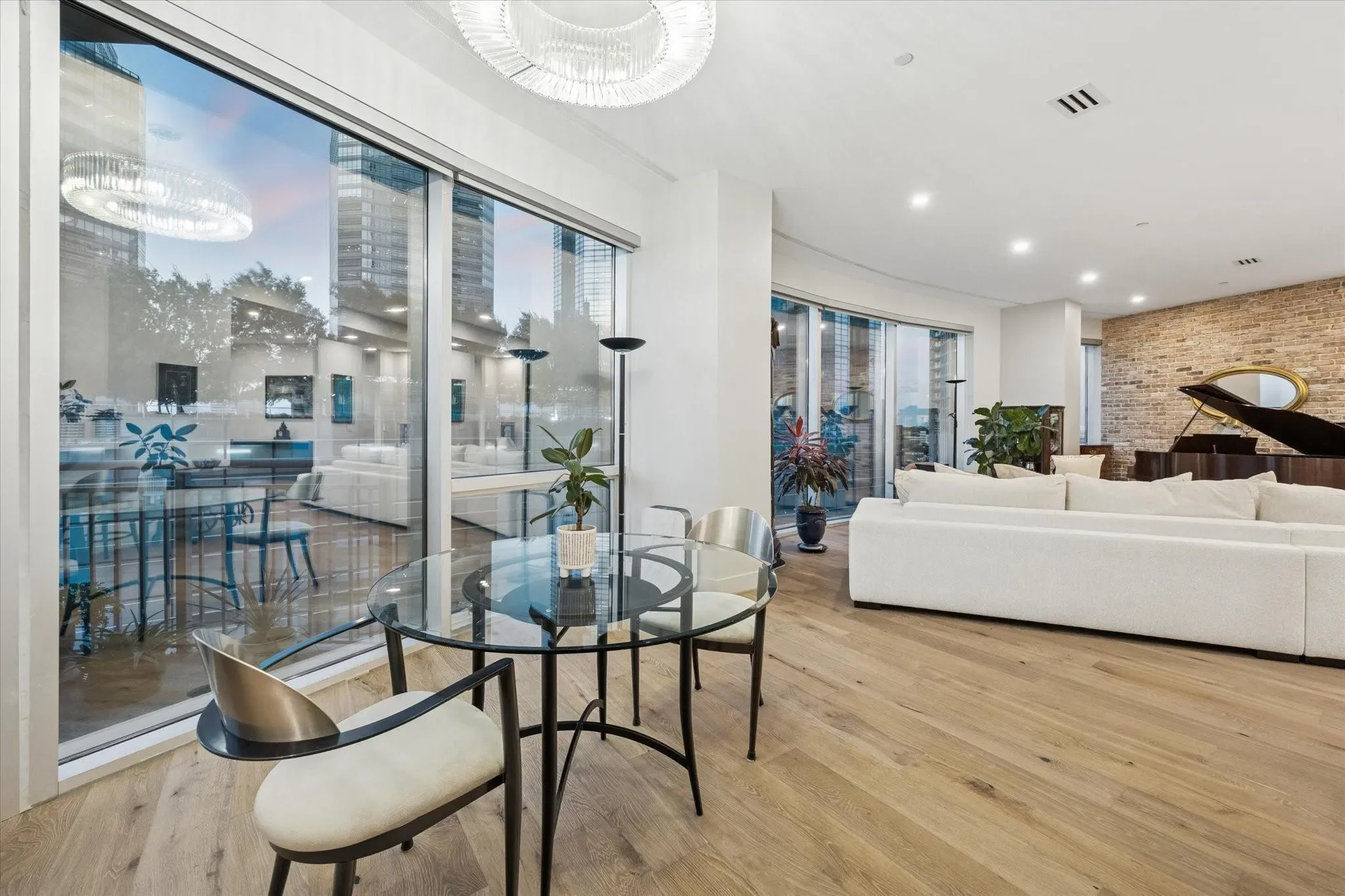1600 Post Oak Boulevard 802, Houston, Texas, United States. - Photo 6