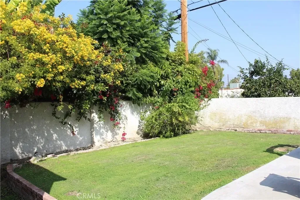 210 N Naomi, Burbank, California, United States. - Photo 12