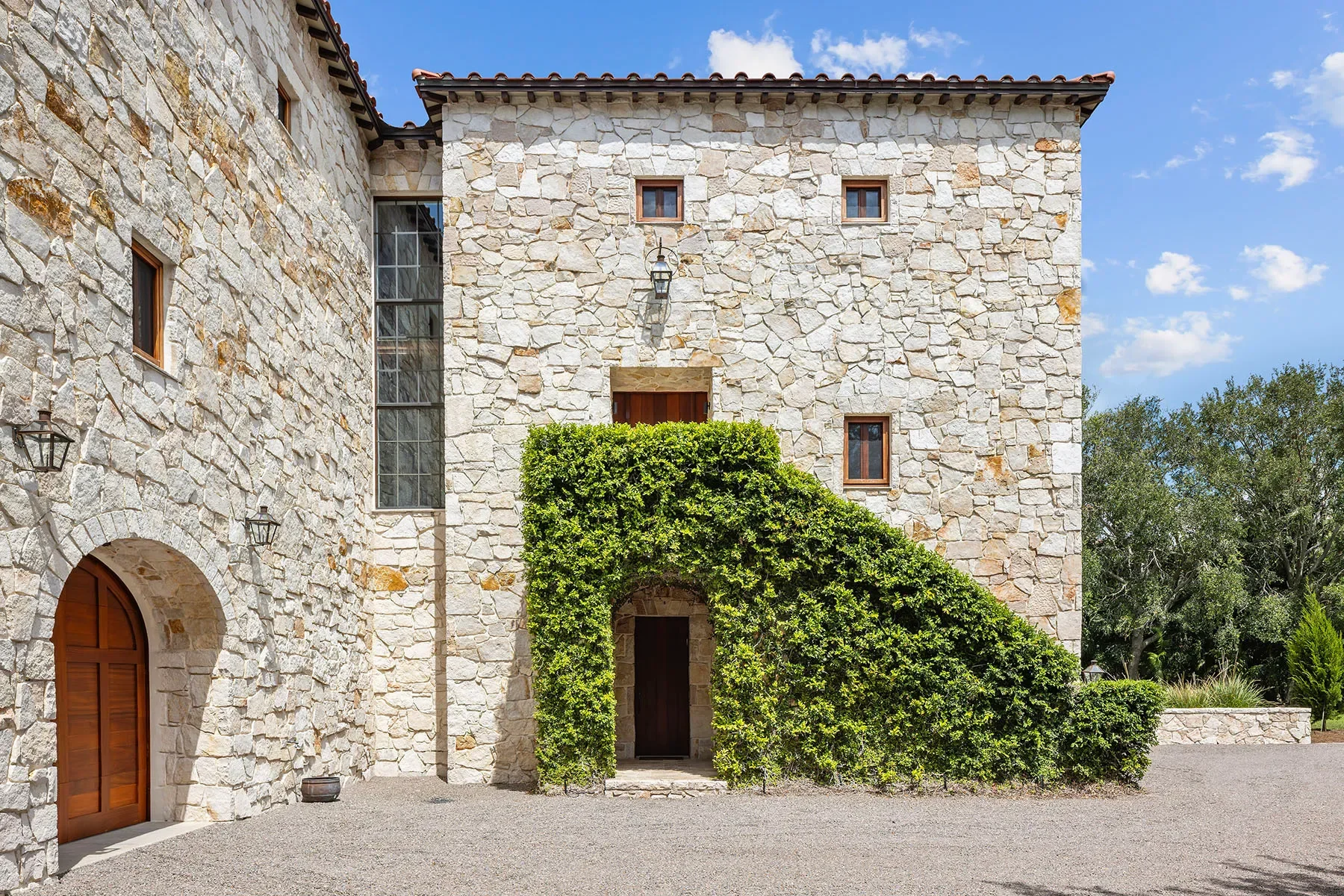 Exterior photo 5