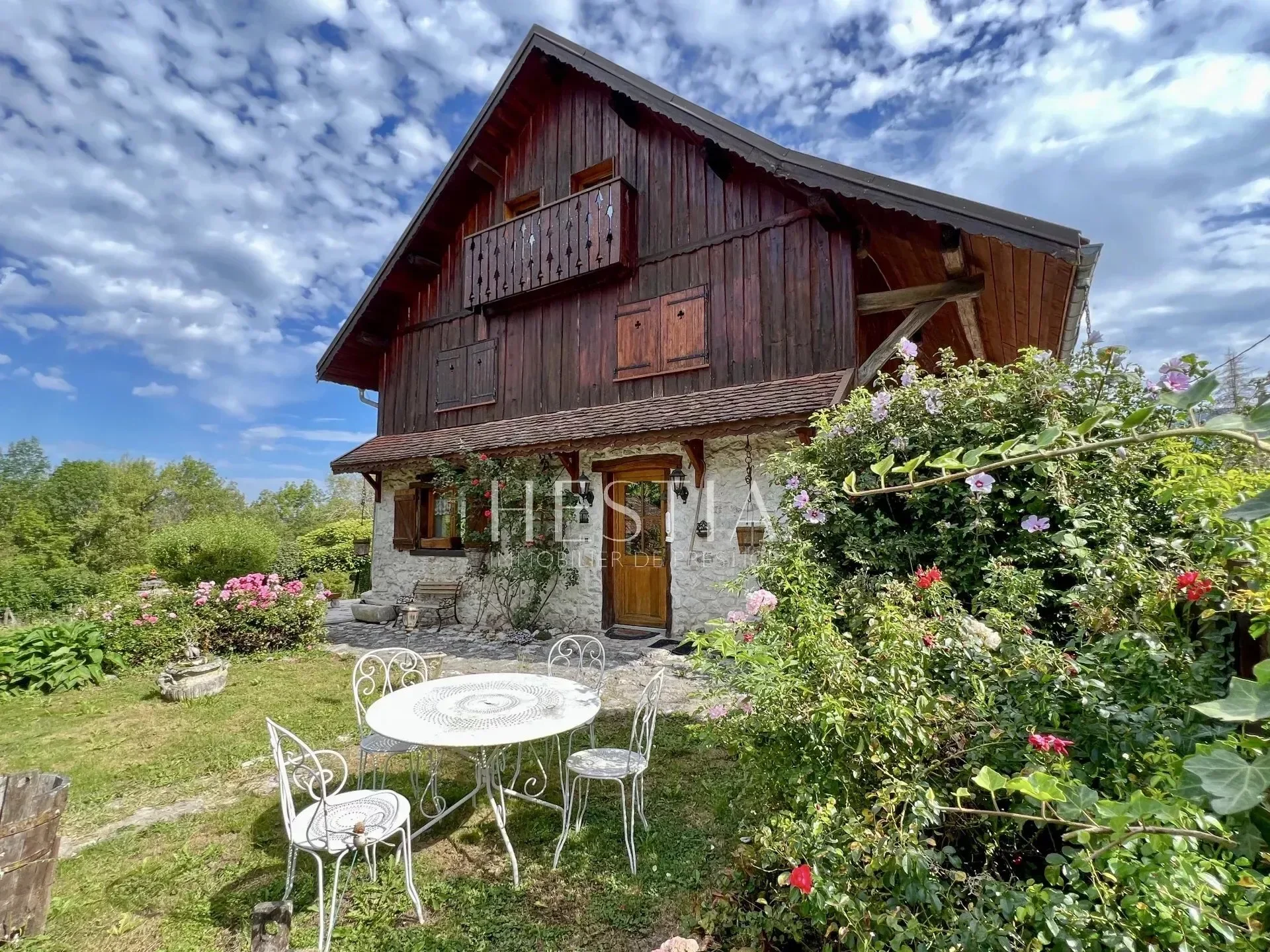 Exterior photo 6