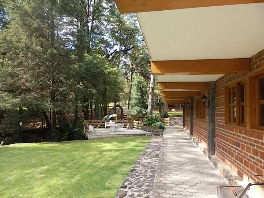 Exterior photo 9