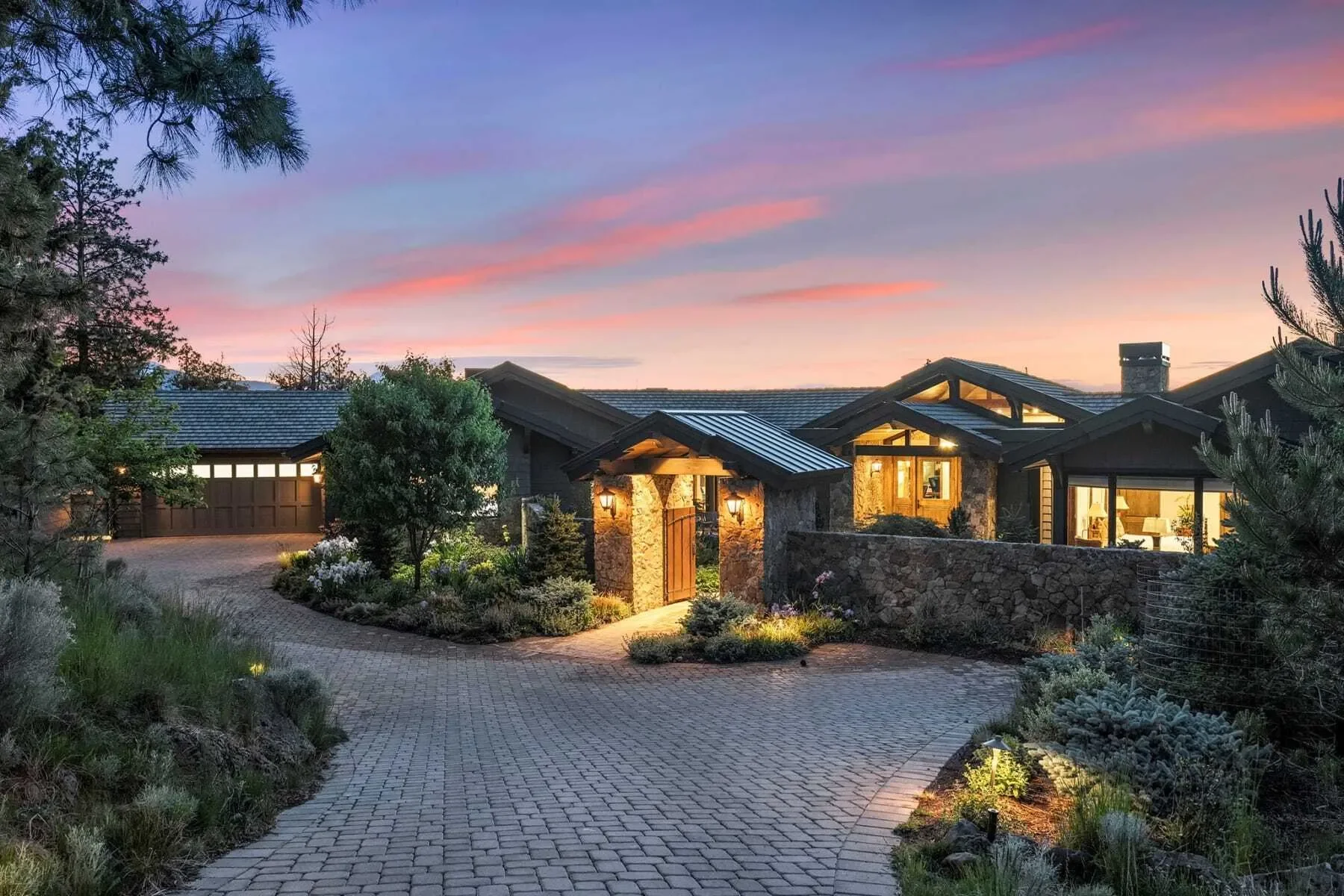 3481 NW Greenleaf Way , Bend, OR 97703, Bend, Oregon, United States. - Hero Image