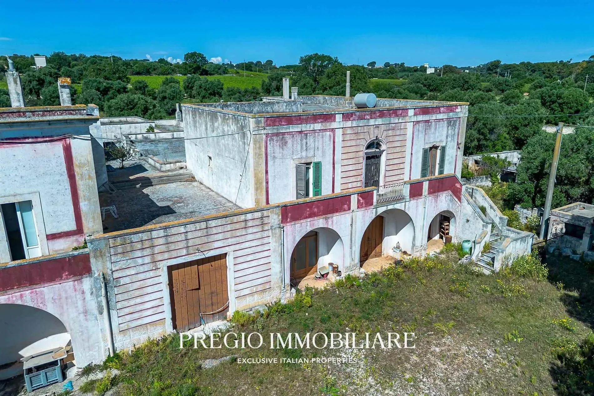 Exterior photo 5