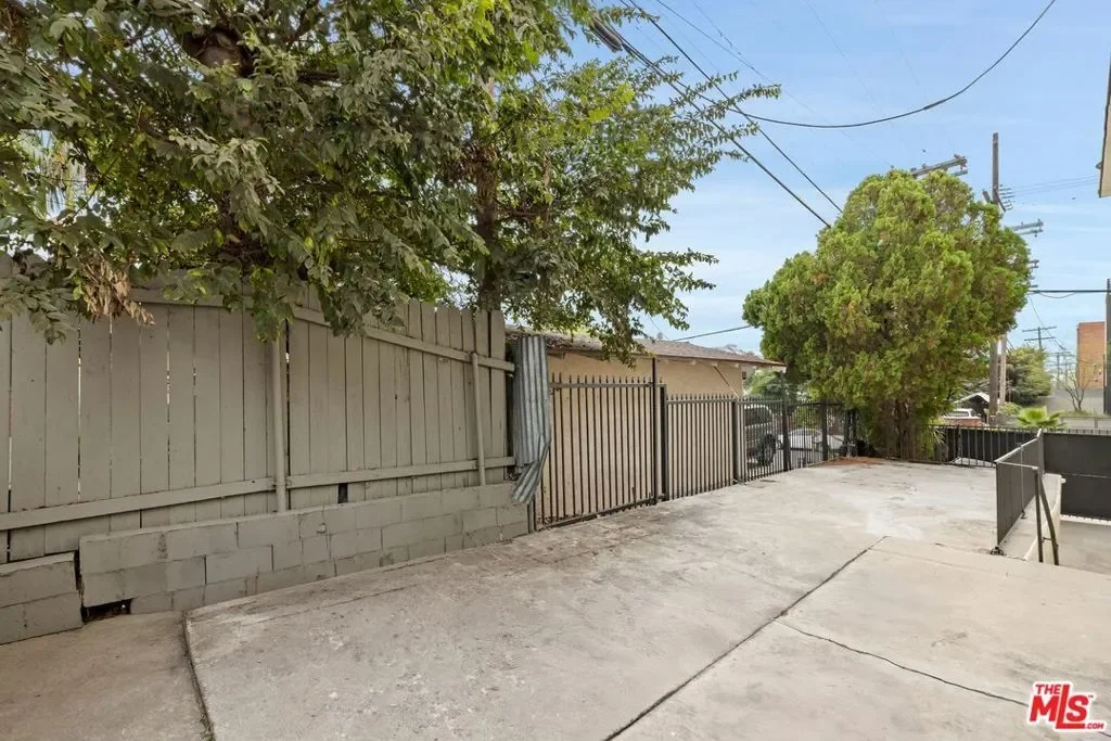 200 N Rampart Boulevard, Los Angeles, California, United States. - Photo 6