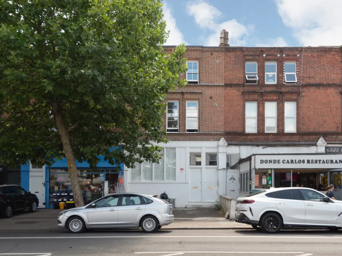 A bright and beautifully presented two bedroom apartment on Goldhawk Road.