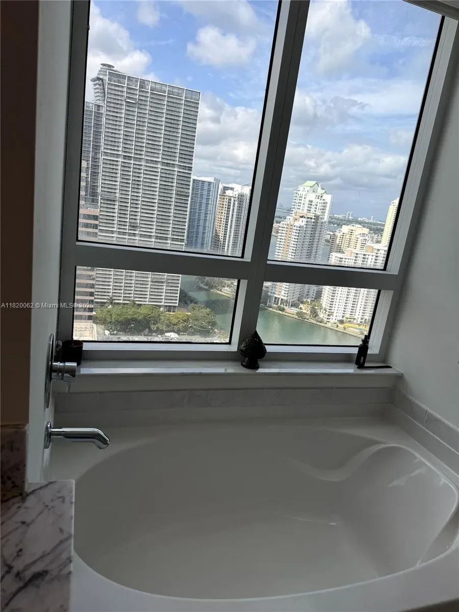 950 Brickell Bay Dr, #3710, Miami, Florida, United States. - Photo 13