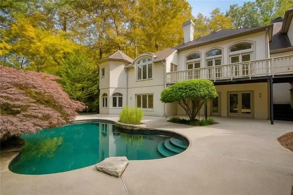 Exterior photo 6