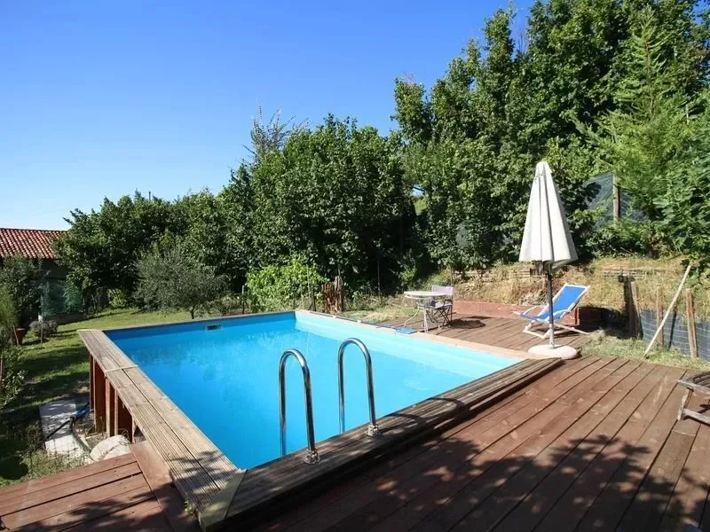 Exterior photo 6