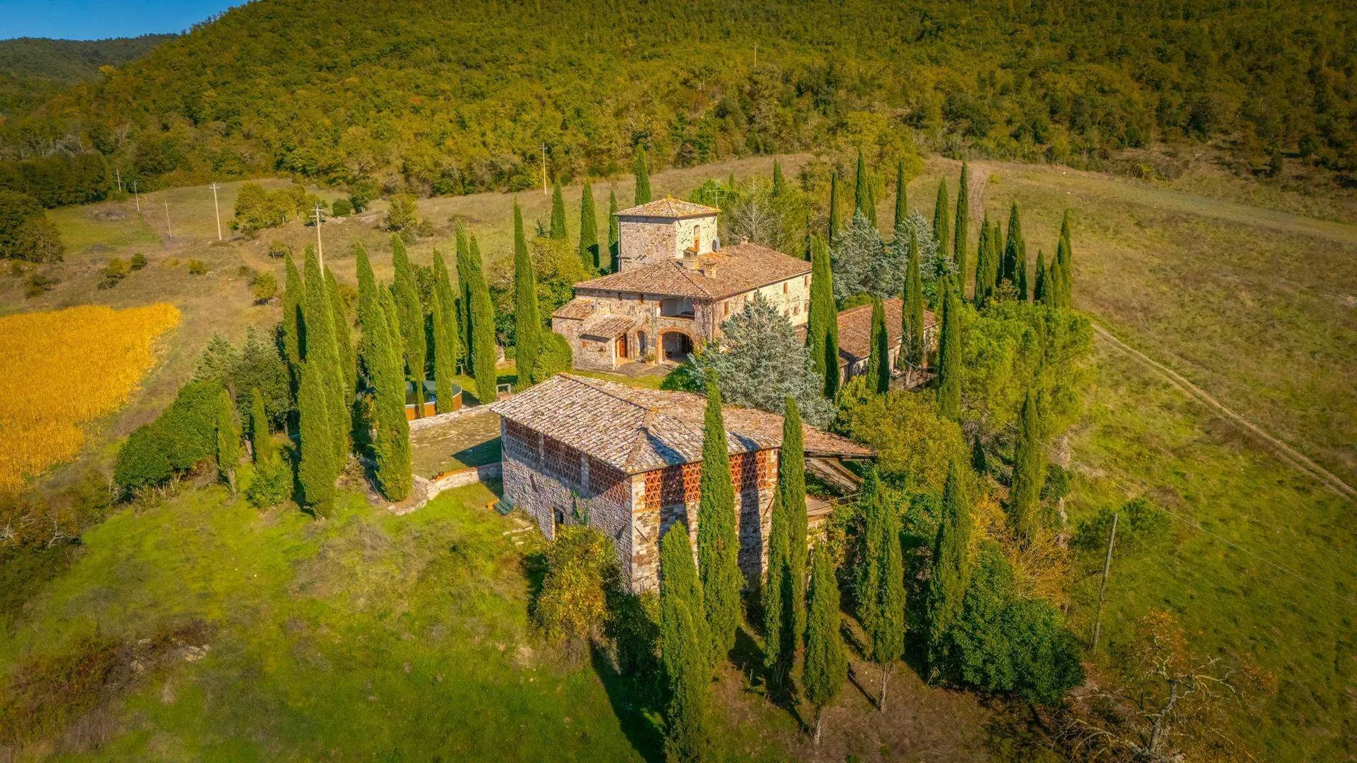 Exterior photo 6