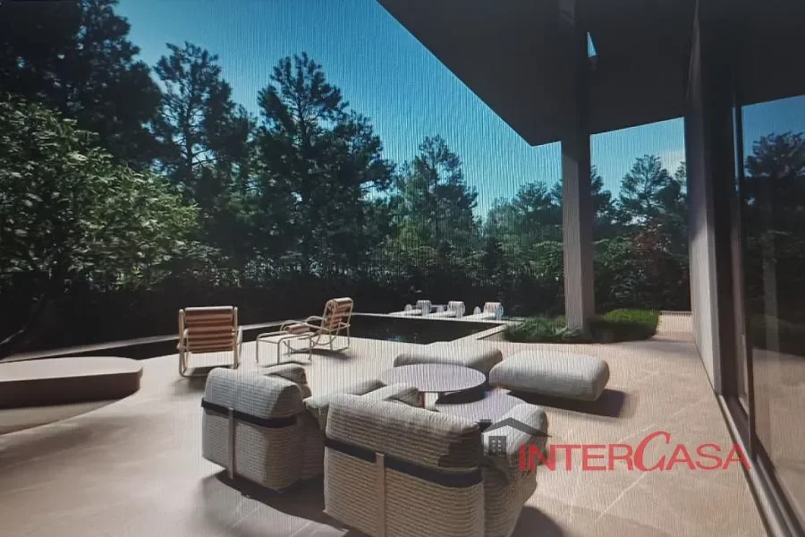 Exterior photo 2