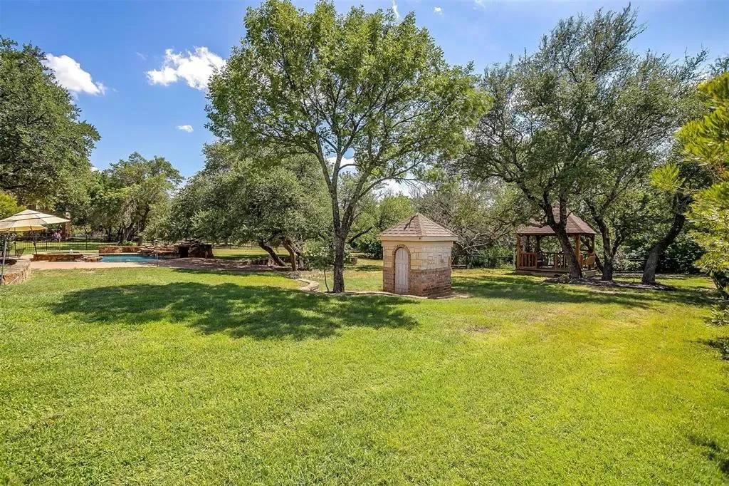 9549 Dickson Road, Fort Worth, Texas, United States. - Photo 33