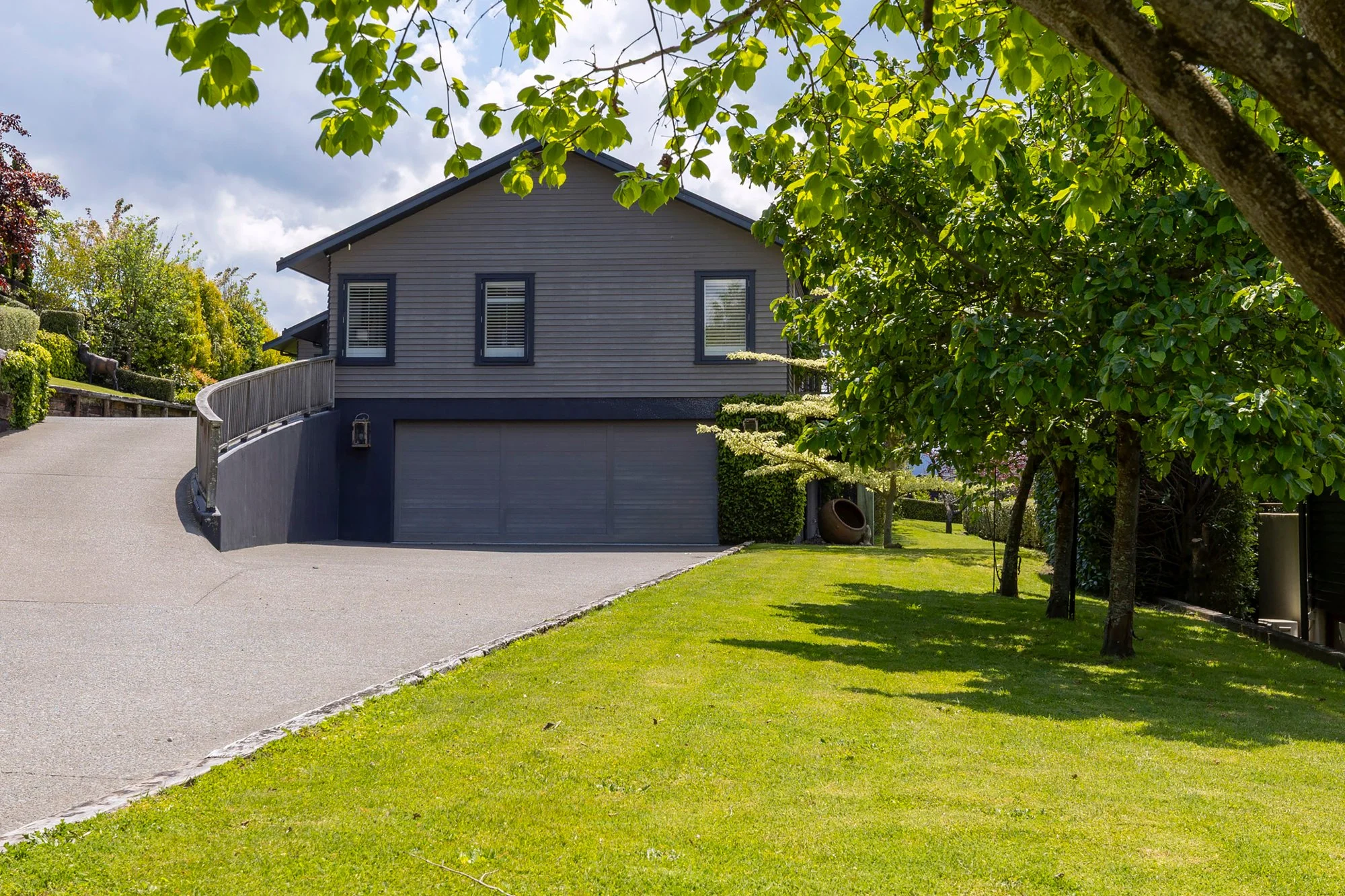 Exterior photo 1