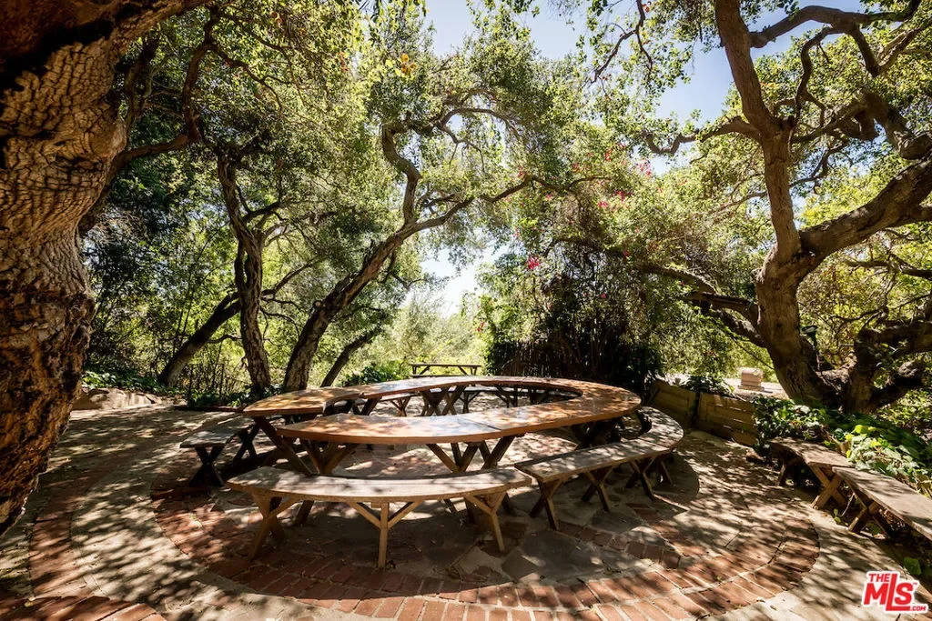 10934 Bellagio Road, Los Angeles, California, United States. - Photo 43