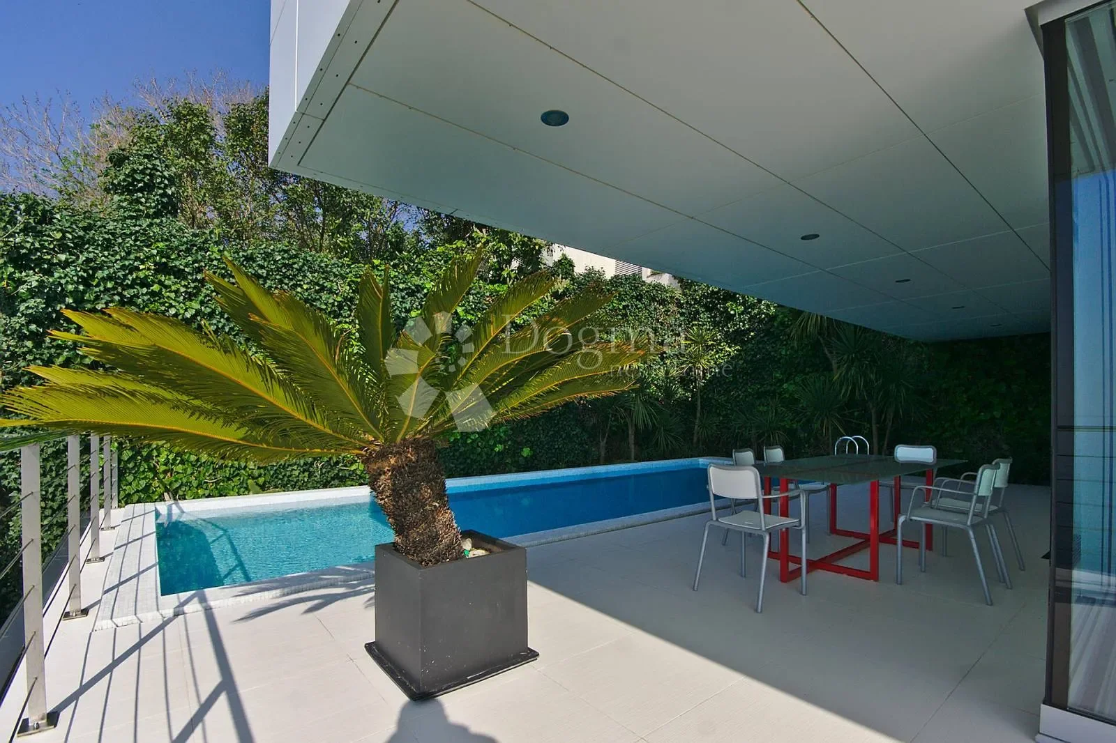 Exterior photo 3