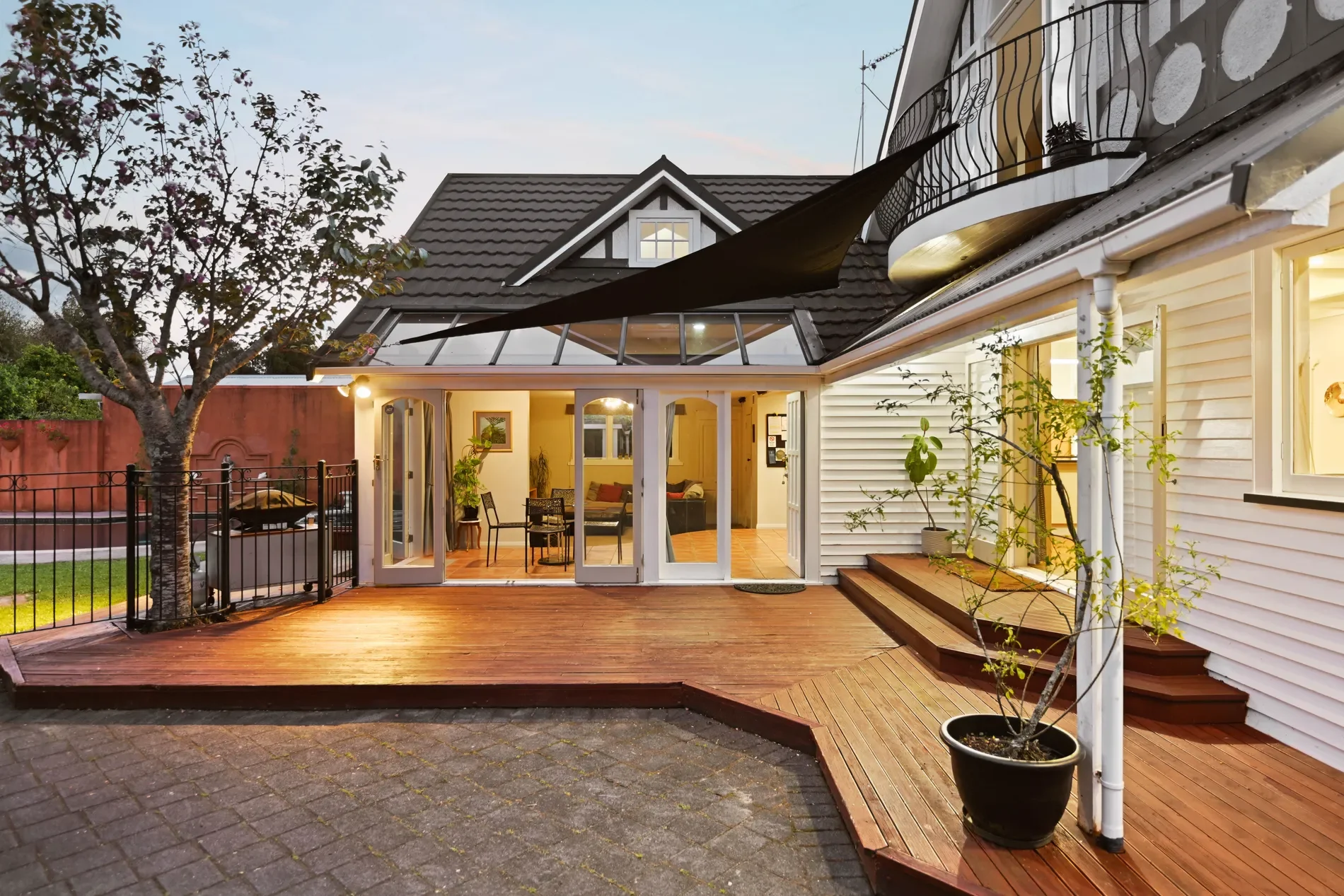Exterior photo 9
