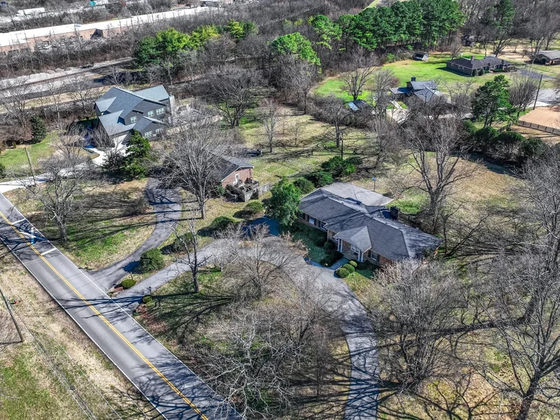 7015 Wilson Pike Cir, Brentwood, TN 37027, Nashville, Tennessee, United States. - Photo 13