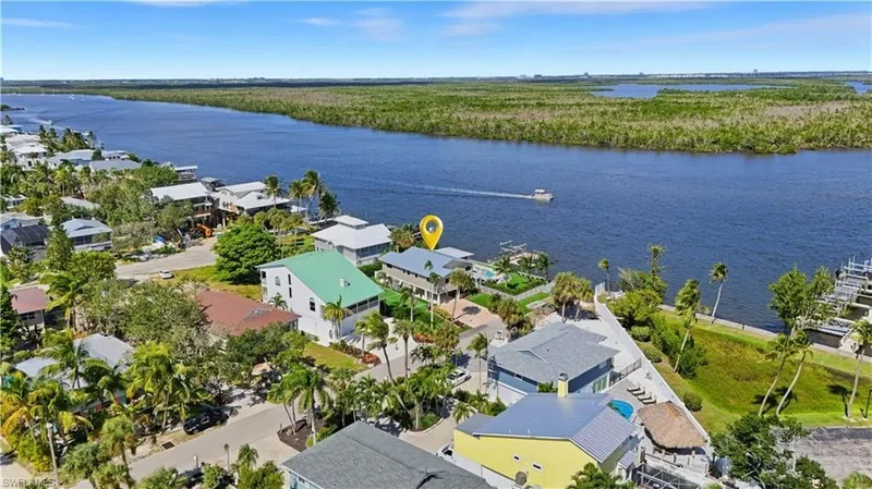 205 Bayview AVE, Fort Myers Beach, Florida, United States. - Photo 11