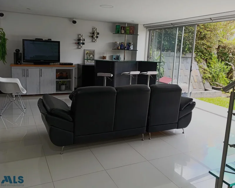 Spectacular three-level house