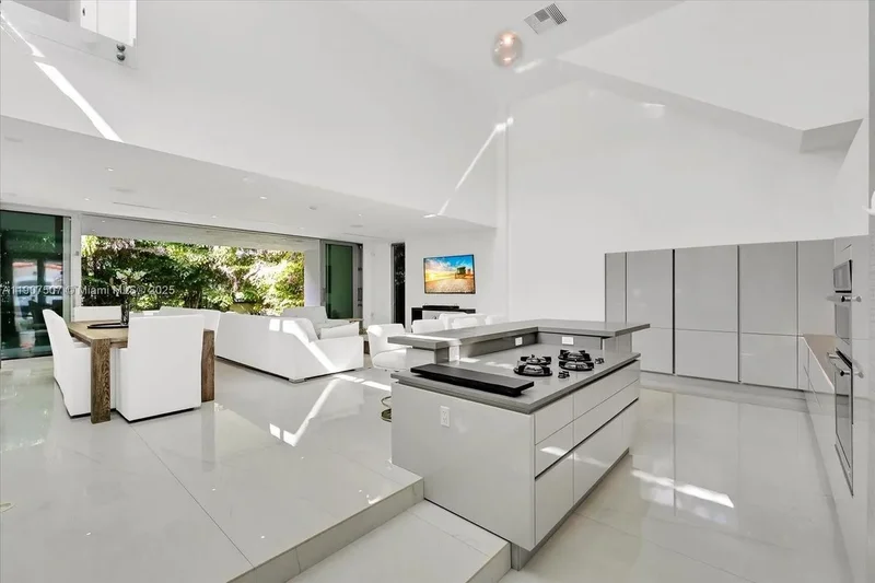 7830 Atlantic Way , Miami Beach, FL 33141, Miami Beach, Florida, United States. - Photo 13