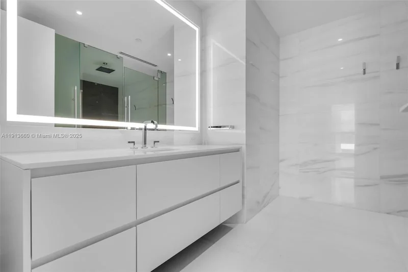 300 Biscayne Boulevard Way 3009W, Miami, Florida, United States. - Photo 12