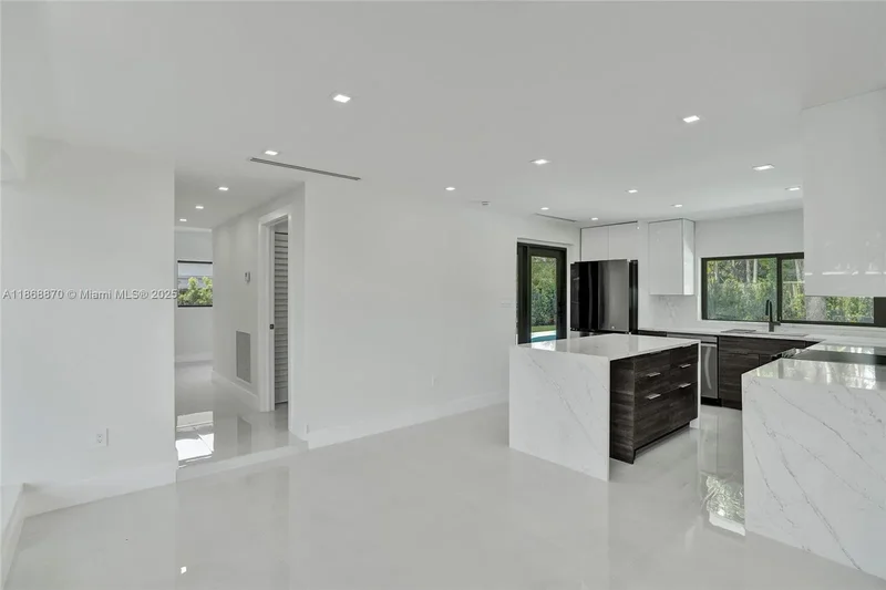 1931 NE 186th Dr, North Miami Beach, Florida, United States. - Photo 14