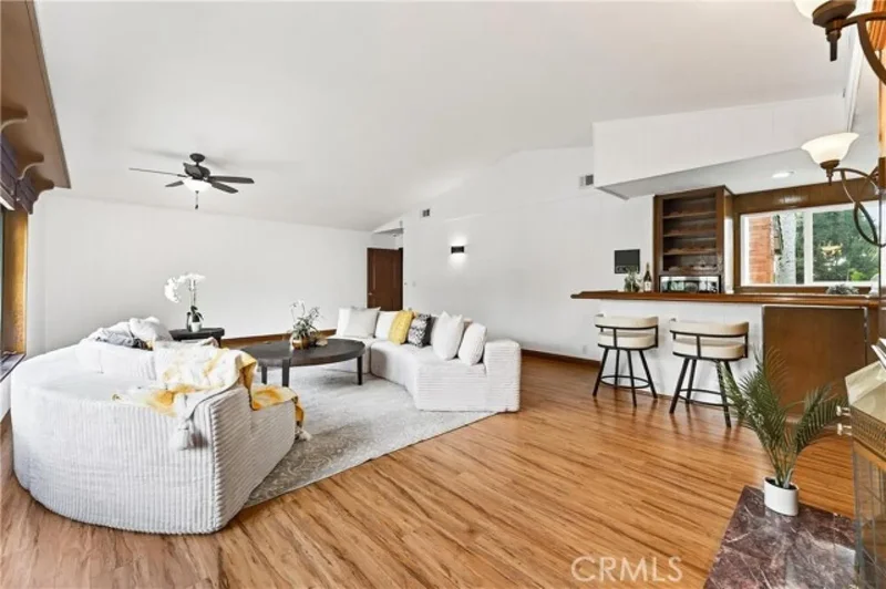 663 Lausinda Avenue, Signal Hill, California, United States. - Photo 6