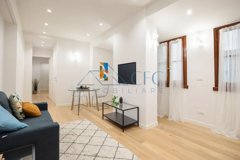 Exclusive three-room apartment finely renovated in the Castello area