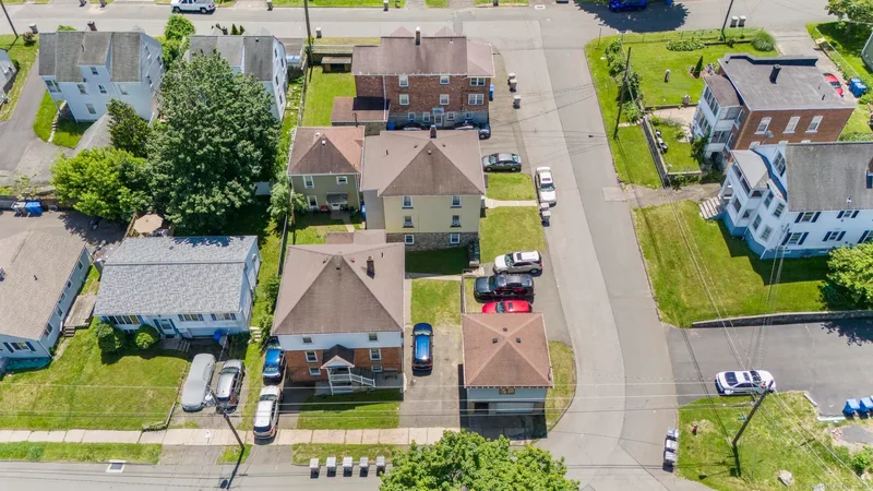 11 Units, Bristol, Connecticut, United States. - Photo 3