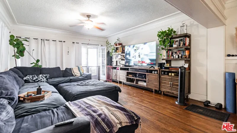 735 Locust Avenue, Signal Hill, California, United States. - Photo 36