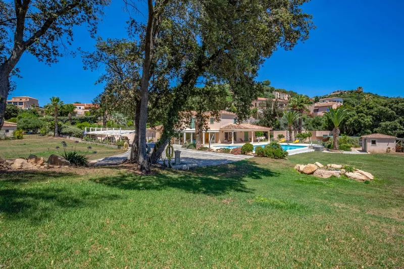 Villa for sale with sea view overlooking Ajaccio