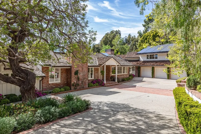 615 North Tigertail Road, Los Angeles, CA 90049, Los Angeles, California, United States. - Photo 9