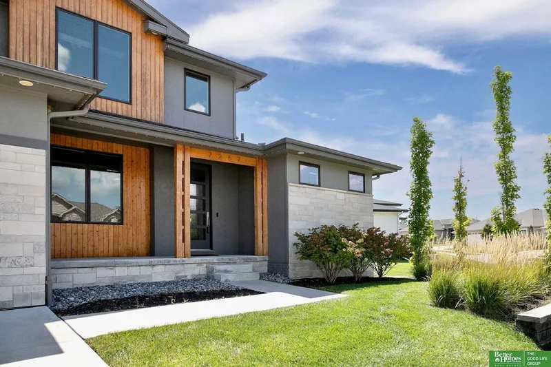 5 Bedrooms Single Family Detached