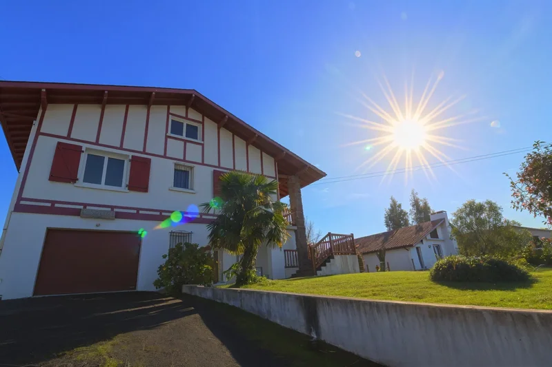 House - 7 rooms - 450 m²