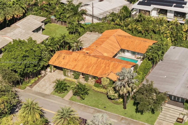 1233 102nd St, Bal Harbour, Florida, United States. - Photo 47