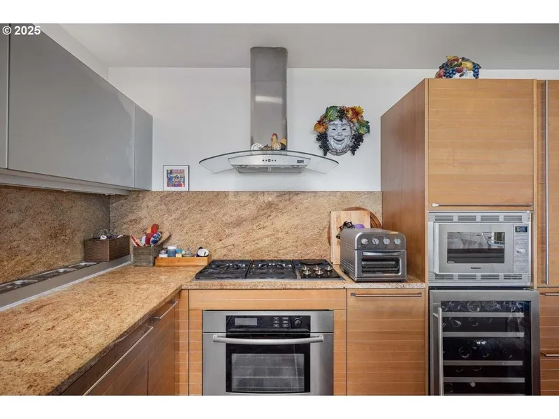 836 S Curry St #902, Portland, OR 97239, Portland, Oregon, United States. - Photo 19
