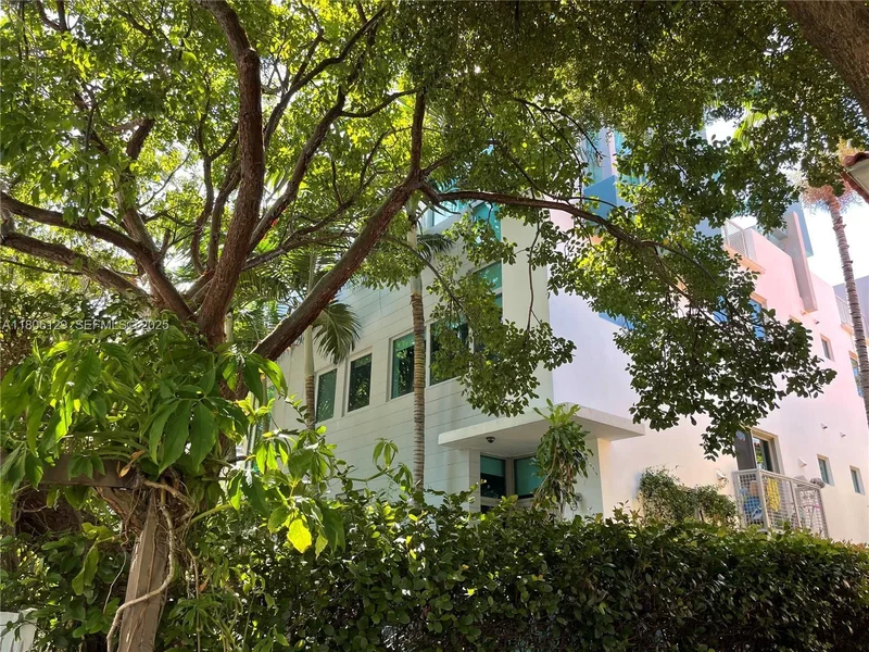 734 Michigan Ave 6, Miami Beach, Florida, United States. - Photo 16