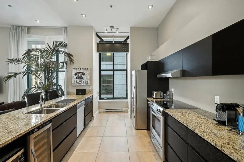 750 Côte de la Place-d'Armes 41, Montréal, Quebec, Canada. - Photo 7