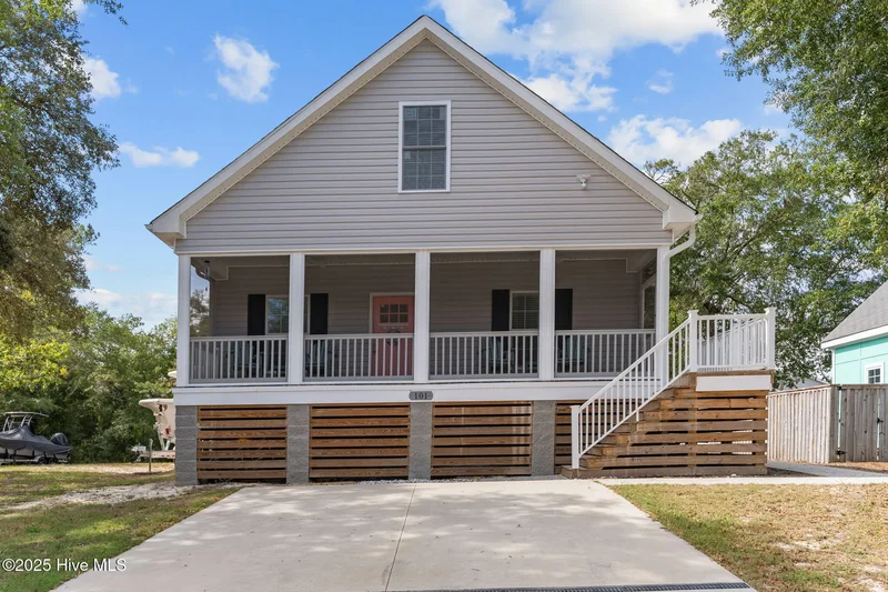 101 SW 28th Street, Oak Island, North Carolina, United States. - Photo 2