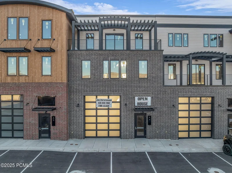 Flex Building Available in Mountain View Commons