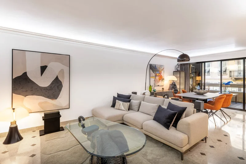 1 Bedroom Apartment For Sale In Nice Carré D’or, South Facing Terrace, Renovated