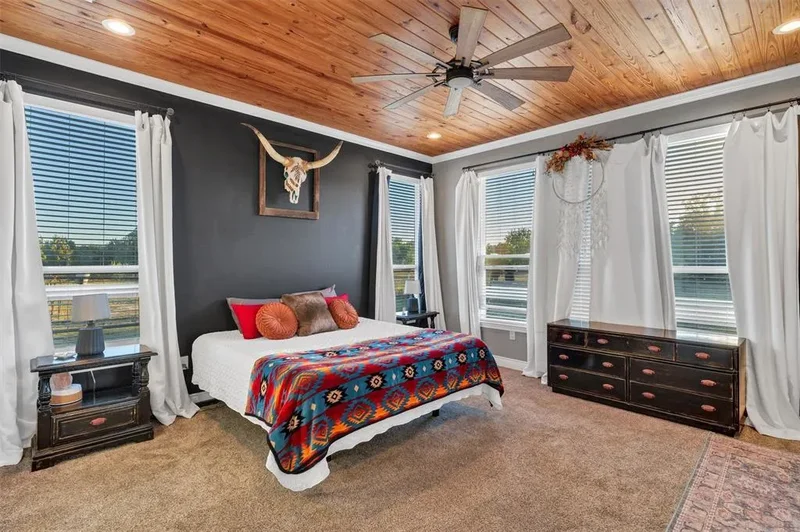 851 Hood Court, Granbury, Texas, United States. - Photo 14