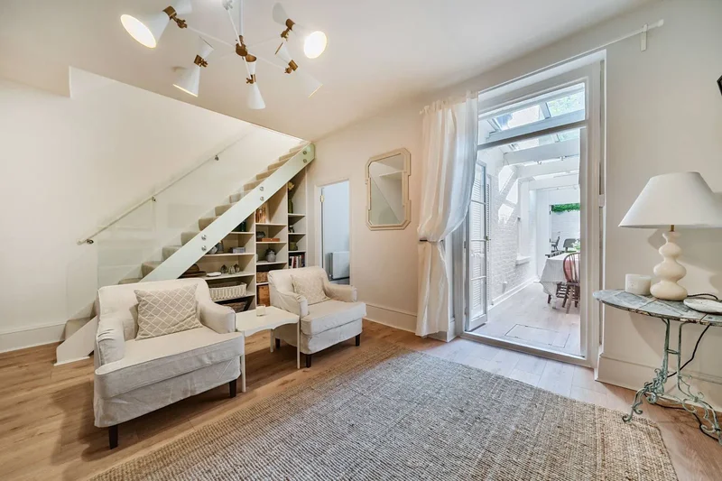 Flat 1, Central London, London, England, United Kingdom. - Photo 13