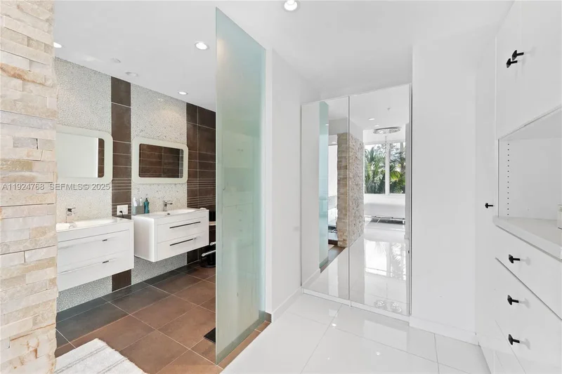 2100 Park Ave 201, Miami Beach, Florida, United States. - Photo 9