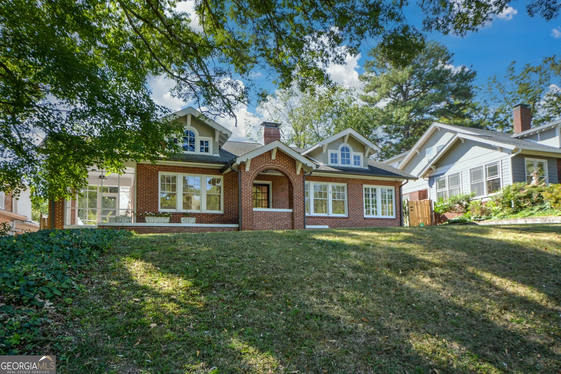 Exterior photo 3