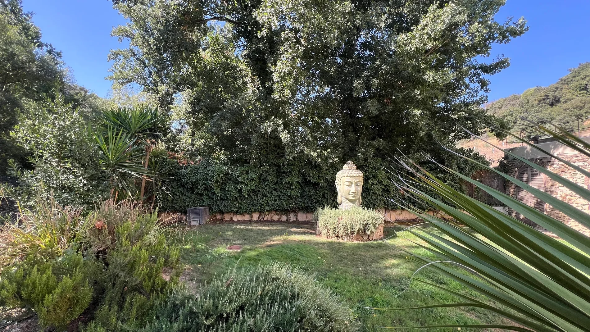 Exterior photo 9