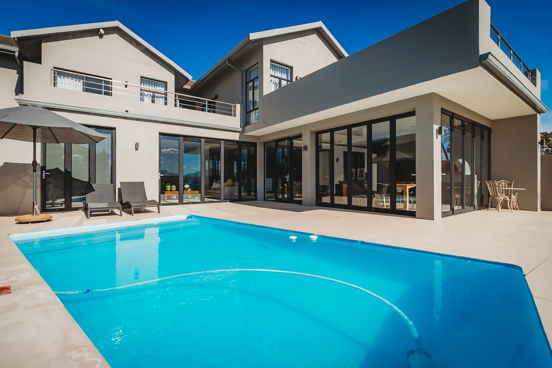 Exterior photo 3
