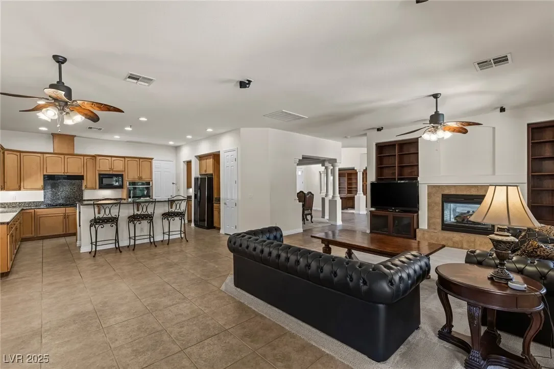8095 Dark Hollow Place, Las Vegas, Nevada, United States. - Photo 23