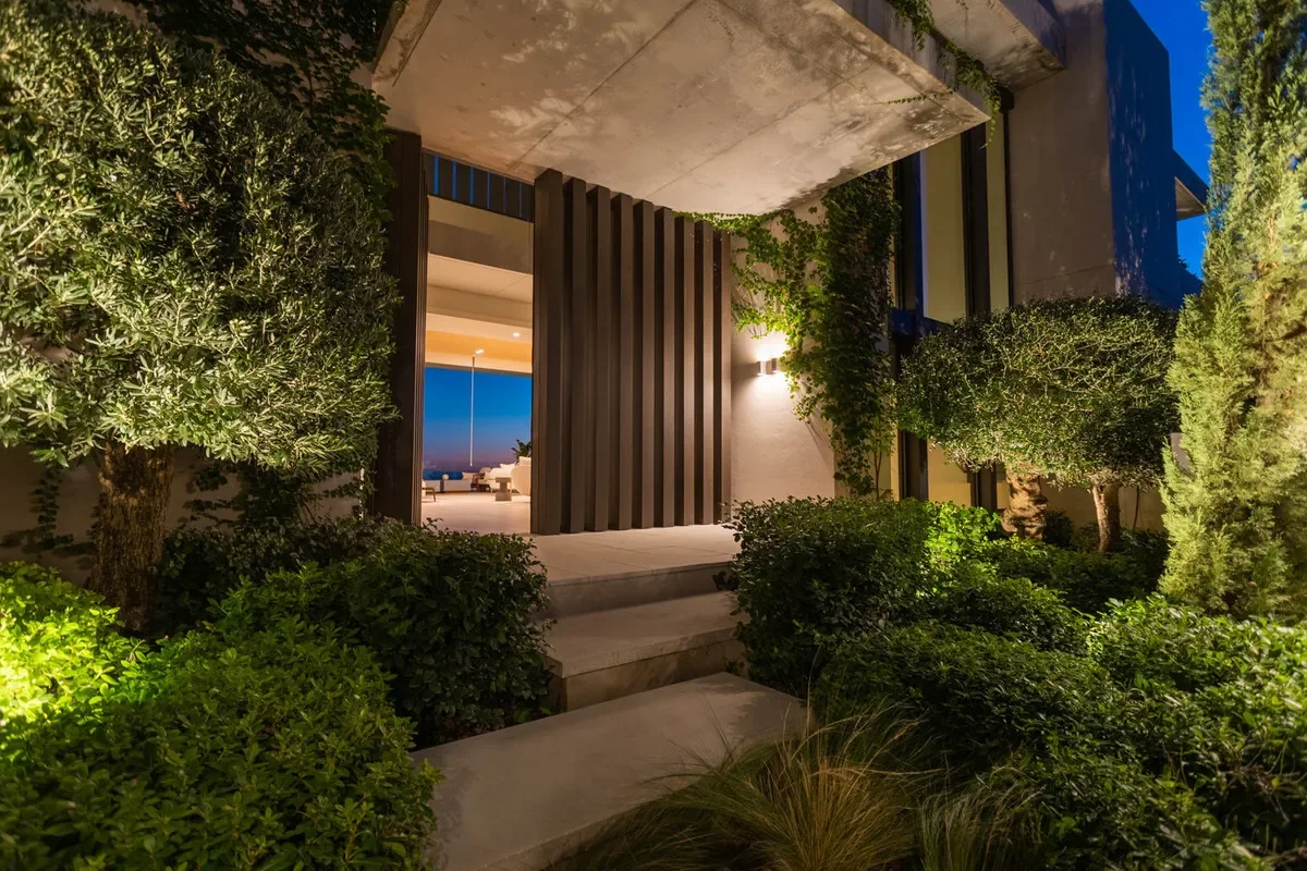 Exterior photo 3